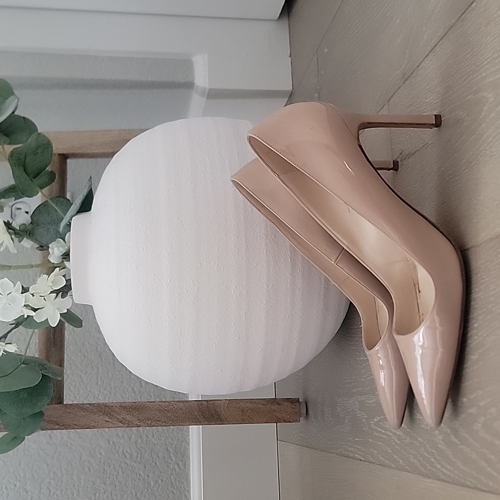 Manolo Blahnik Nude Beige Patent Pumps, Size 36.5